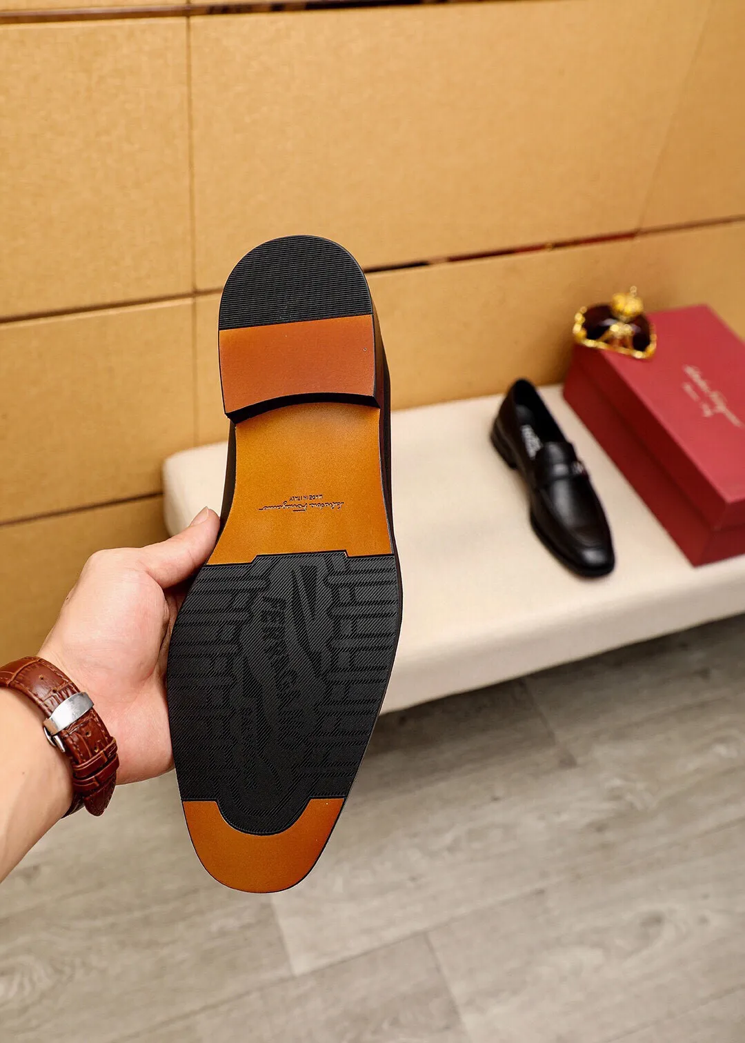Men's shoes 💰400 💐 Product trademark: Ferragamo "Ferragamo" casual leather shoes Regular size: 39-44 (38.45.46🉑️customized) Product materials: Selected imported calfskin upper + classic hardware buckle, imported pig leather lining. Strong three-dimensional visual effect, non-slip and wear-resistant combination outsole Color: 1⃣️color optional